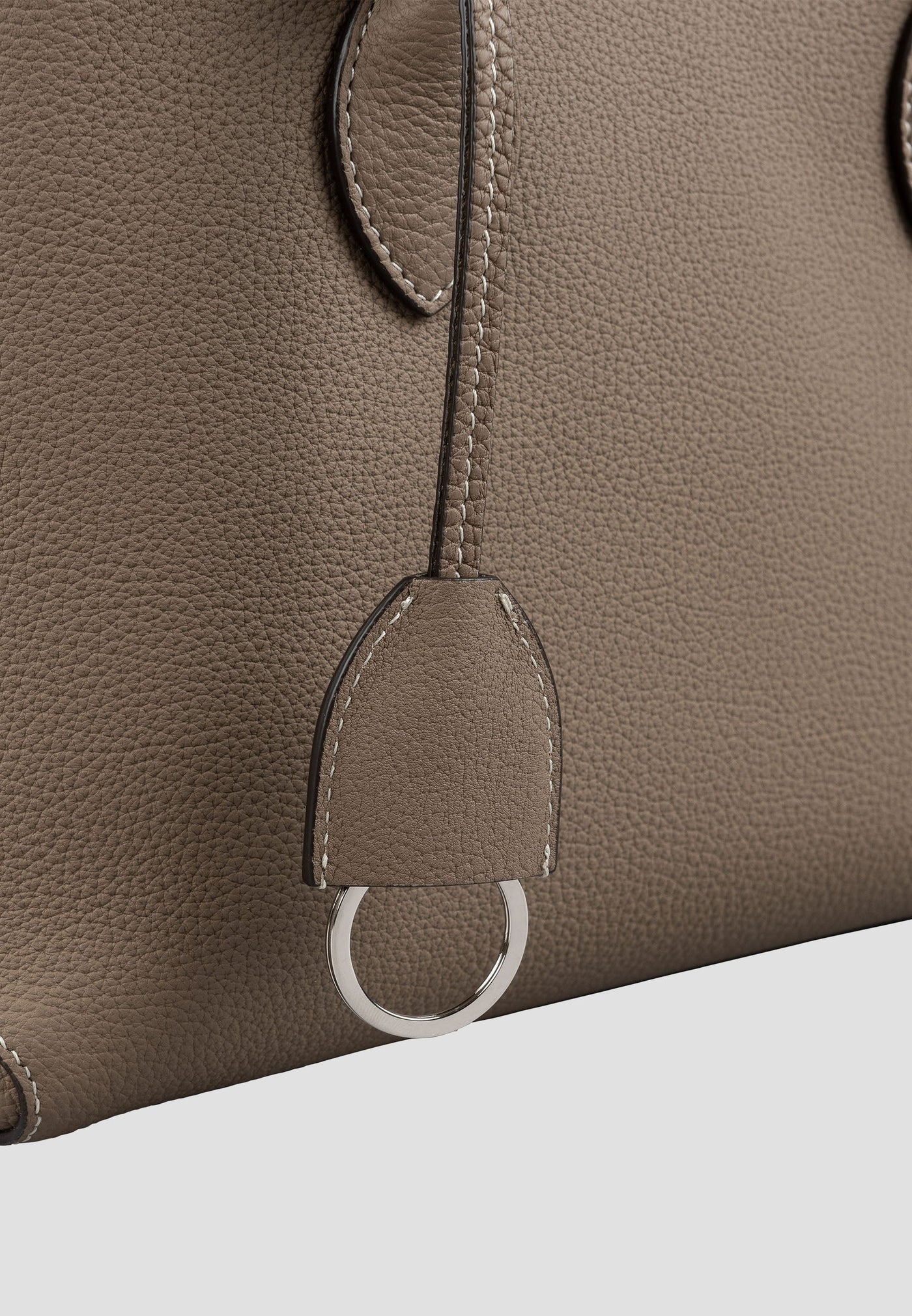 5 good reasons why full-grain leather is superior to other types of leather-BONAVENTURA